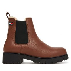 Sztyblety Tommy Jeans. Brązowe botki damskie Tommy Jeans, z jeansu, bez obcasa, na płaskiej podeszwie, bez zapięcia. Za 699.99 zł.