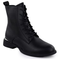 Skórzane botki damskie workery czarne Filippo DBT652. Czarne botki damskie Filippo, ze skóry, bez obcasa, bez zapięcia. Za 219.99 zł.