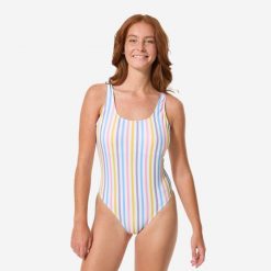 Kostium kąpielowy jednoczęściowy surfingowy damski Decathlon Aurely. Białe stroje jednoczęściowe OLAIAN, bez wzorów, z elastanu. Za 69.99 zł.