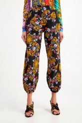 Spodnie dresowe VERSACE JEANS COUTURE. Spodnie dresowe damskie Versace Jeans Couture, bez wzorów, z dresówki. W wyprzedaży za 794.47 zł.