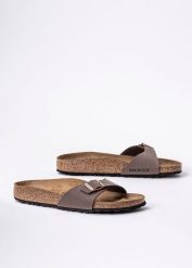 Birkenstock Madrid BFBC Klapki damskie brązowe. Brązowe klapki damskie Birkenstock, bez wzorów, bez obcasa, bez zapięcia. Za 259.99 zł.