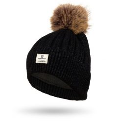 Czapka zimowa Peterson PTN HAT-09 czarny. Czarne czapki damskie Peterson, na zimę, bez wzorów, z futra. Za 37.99 zł.