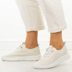 Beżowe ażurowe półbuty damskie Potocki 16366. Brązowe obuwie sportowe casual damskie POTOCKI, z dresówki, bez zapięcia. W wyprzedaży za 113.52 zł.