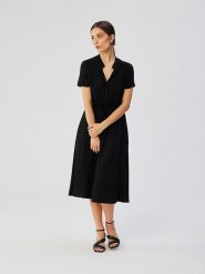 Stylove Sukienka w kolorze czarnym rozmiar: S. Czarne sukienki damskie Stylove, bez wzorów, z wiskozy, bez ramiączek. Za 249.99 zł.