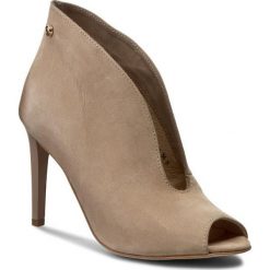 Szpilki CARINII - B3465 448-000-000-B16. Brązowe kozaki damskie Carinii, z nubiku. W wyprzedaży za 229.00 zł.