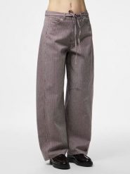 Pieces Dżinsy - Barrel fit - w kolorze fioletowym rozmiar: W30/L32. Różowe jeansy damskie Pieces. Za 136.13 zł.