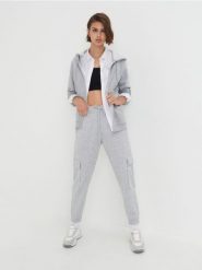 Bluza z kapturem - szary. Szare bluzy damskie Sinsay, l, bez wzorów, z bawełny, z kapturem. W wyprzedaży za 24.99 zł.