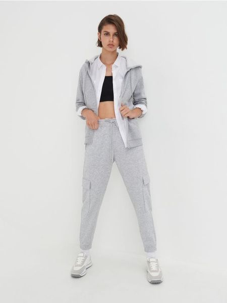 Bluza z kapturem - szary. Szare bluzy damskie Sinsay, l, bez wzorów, z bawełny, z kapturem. Za 49.99 zł.