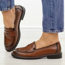 Brązowe skórzane mokasyny damskie Vinceza 39984. Brązowe mokasyny damskie VINCEZA, na jesień, z jeansu, z okrągłym noskiem, bez obcasa. Za 219.00 zł.