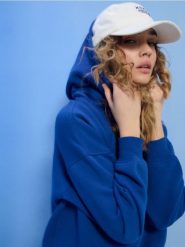 Dresowa bluza hoodie z nadrukiem "Le Soleil" - niebieski. Niebieskie bluzy damskie Sinsay, l, bez wzorów, z dresówki, bez kaptura. Za 49.99 zł.