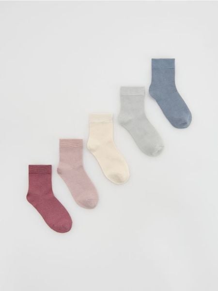 Skarpetki z wiskozą 5 pack - pastelowy róż. Czerwone skarpetki damskie Reserved, bez wzorów, z wiskozy. W wyprzedaży za 35.99 zł.