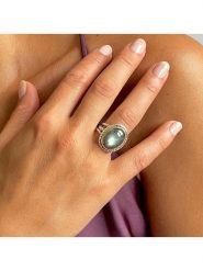 Les Petites Précieuses Srebrny pierścionek z labradorytem rozmiar: 50. Szare pierścionki damskie Les Petites Précieuses, z labradorytem, srebrne. Za 260.99 zł.