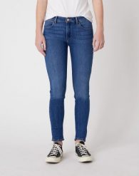 SPODNIE DAMSKIE WRANGLER SKINNY SOFT SKY W28KJB21K 112128278. Rurki damskie Wrangler, bez wzorów, z jeansu. Za 199.99 zł.