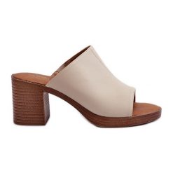 Eleganckie Lekkie Klapki Damskie Na Obcasie Beżowe Varnila brązowe. Brązowe klapki damskie bez wzorów, ze skóry, bez obcasa, na obcasie, bez zapięcia. Za 170.94 zł.