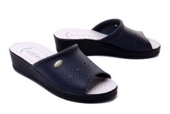 SANITAL FLEX 698/I blue, klapki damskie. Niebieskie klapki damskie Sanital-Flex, bez wzorów, ze skóry, bez obcasa, na koturnie, bez zapięcia. Za 119.90 zł.