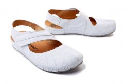 DR. BRINKMANN 710558-3 weiss, sandały profilaktyczne damskie. Białe sandały damskie Dr. Brinkmann, bez wzorów, ze skóry, bez obcasa, bez zapięcia. Za 297.42 zł.
