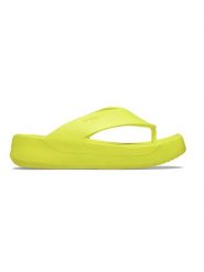 Crocs Japonki "Getaway Platform" w kolorze żółtym rozmiar: 37/38. Żółte klapki damskie Crocs, bez wzorów, z otwartym noskiem, bez obcasa, na platformie, bez zapięcia. Za 131.43 zł.