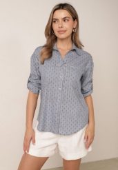Granatowa Bawełniana Koszula Oversize z Tkaniny Plumetti z Metaliczną Nicią Hepsolea. Niebieskie koszule damskie Born2be, na lato, m, bez wzorów, z bawełny, eleganckie, bez kołnierzyka, bez ramiączek. Za 79.99 zł.