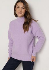 Fioletowy Sweter Golf z Ozdobnym Tłoczeniem Zakończony Ściągaczem Melodiea. Fioletowe golfy damskie Born2be, bez wzorów, bez ramiączek. Za 89.99 zł.