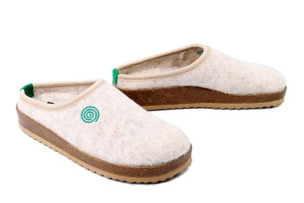 DR. BRINKMANN 320264-81 offwhite, kapcie damskie. Brązowe kapcie damskie Dr. Brinkmann. Za 153.47 zł.