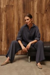 KOSZULA LINDA GRAFITOWA XL - Flawless. Szare koszule damskie Flawless, xl, bez wzorów, z materiału, eleganckie, bez kołnierzyka, bez ramiączek. Za 468.00 zł.