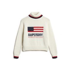 Damski sweter z golfem Superdry Americana. Białe swetry klasyczne damskie Superdry, na zimę, bez kołnierzyka. W wyprzedaży za 375.50 zł.