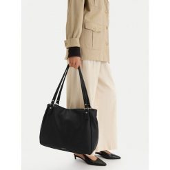 Torebka Lasocki. Czarne shopper bag Lasocki, bez wzorów, bez dodatków. Za 199.99 zł.