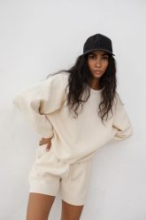 Bluza o kroju regular fit z dzianiny WAFLOWEJ w kolorze BRIGHT BEIGE - CODY. Brązowe golfy damskie Marsala, uniwersalny, bez wzorów, z bawełny, bez ramiączek. Za 249.90 zł.