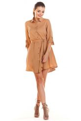 Sukienka koszulowa szmizjerka z asymetrycznym dołem beżowa. Brązowe sukienki damskie Sukienki.shop, bez wzorów, z elastanu, biznesowe, bez ramiączek. Za 249.00 zł.
