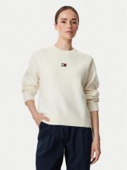 Tommy Jeans Sweter Fluffy Badge DW0DW23831 Biały Regular Fit. Białe swetry klasyczne damskie Tommy Jeans, s, z jeansu, bez kołnierzyka. Za 449.99 zł.