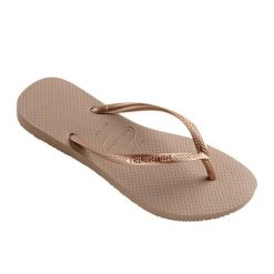 Klapki Havaianas Model Square Logo Metallic Kolor Rose. Czerwone klapki damskie Havaianas, bez wzorów, z gumy, bez obcasa, bez zapięcia. Za 79.99 zł.