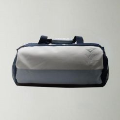 Torba sportowa kompakt niebieska. Niebieskie torby sportowe LEGEA, bez wzorów, z materiału. Za 92.00 zł.