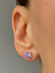 Les Petites Précieuses Pozłacane kolczyki-wkrętki z tanzanitem rozmiar: onesize. Różowe kolczyki damskie Les Petites Précieuses, z tanzanitem, pozłacane. Za 276.05 zł.