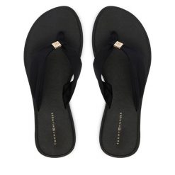 Japonki Tommy Hilfiger. Czarne klapki damskie Tommy Hilfiger, bez wzorów, bez obcasa, bez zapięcia. Za 189.99 zł.