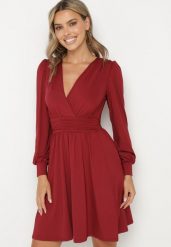 Bordowa Rozkloszowana Sukienka z Wiskozą Selithiel. Czerwone sukienki damskie Born2be, bez wzorów, z wiskozy, eleganckie, bez ramiączek. W wyprzedaży za 110.49 zł.
