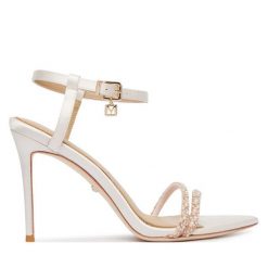 Sandały Marciano Guess. Białe sandały damskie Marciano Guess, z aplikacjami, bez obcasa, na szpilce, bez zapięcia. Za 1,119.00 zł.