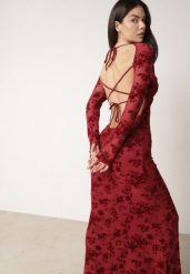 Czerwona Dopasowana Sukienka VICES z Odkrytymi Plecami Ozdobiona Tiulową Koronką Ravita. Czerwone sukienki damskie Born2be, z aplikacjami, z koronki, eleganckie, bez ramiączek. Za 149.99 zł.