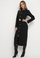 Czarna Elegancka Sukienka z Ozdobnymi Guzikami i Paskiem z Klamrą Esmilea. Czarne sukienki damskie Born2be, bez wzorów, biznesowe, bez ramiączek. Za 169.99 zł.