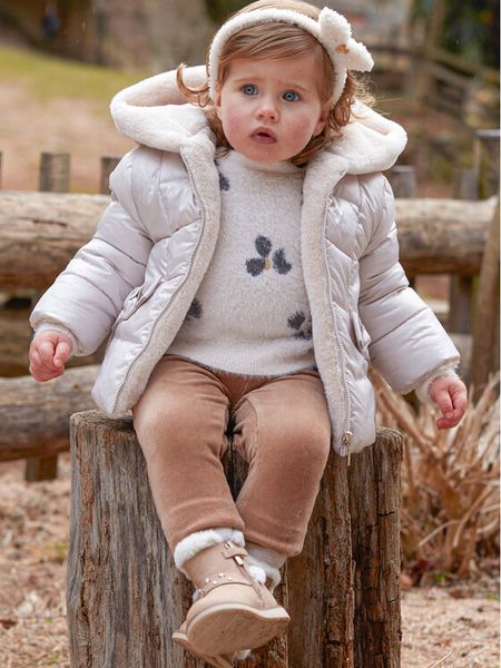 Mayoral Sweter 2.310 Écru Regular Fit. Swetry dziewczęce Mayoral, bez wzorów, z syntetyku, bez kołnierzyka, bez ramiączek. Za 79.99 zł.