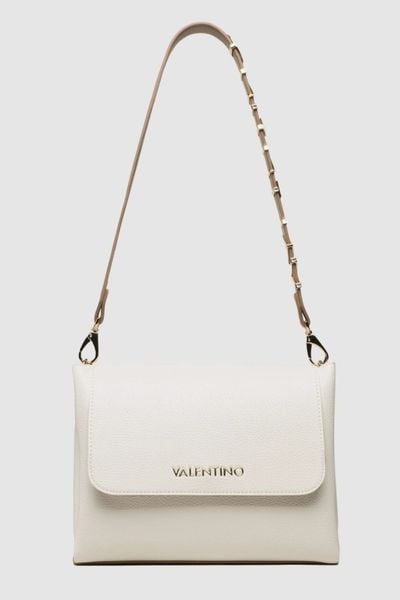 VALENTINO Duża biała torebka Alexia. Białe listonoszki damskie Valentino by Mario Valentino, bez wzorów, duże, bez dodatków. W wyprzedaży za 619.99 zł.