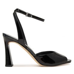 Sandały MICHAEL Michael Kors. Czarne sandały damskie MICHAEL Michael Kors, bez wzorów, bez obcasa, na słupku, bez zapięcia. Za 699.99 zł.