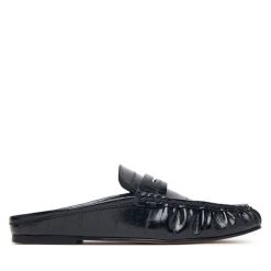 Klapki Steve Madden. Czarne klapki damskie Steve Madden, bez wzorów, bez obcasa, bez zapięcia. Za 519.99 zł.