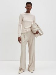 Someday Koszulka "Kelea" w kolorze kremowym rozmiar: 40. Brązowe bluzki damskie someday., bez wzorów, bez kołnierzyka, bez ramiączek. Za 95.99 zł.