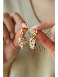 Pierres delicates Kolczyki w kolorze jasnoróżowym z perłami rozmiar: onesize. Różowe kolczyki damskie Pierres delicates, z perłą, z mosiądzu. Za 63.95 zł.