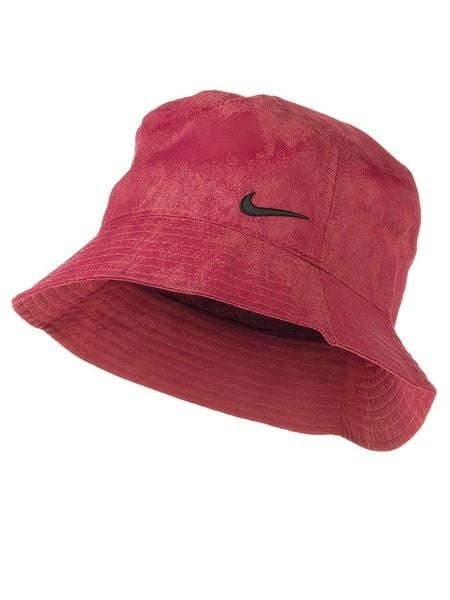 Nike Kapelusz w kolorze czerwonym rozmiar: S/M. Czerwone kapelusze damskie Nike, bez wzorów, z materiału. Za 118.01 zł.