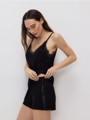 Dwuczęściowa piżama z wiskozą - czarny. Czarne piżamy damskie Reserved, bez wzorów, z tkaniny, bez ramiączek. Za 89.99 zł.