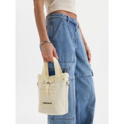 Torebka Guess Jeans. Torebki klasyczne damskie Guess Jeans, z jeansu, bez dodatków. Za 199.99 zł.