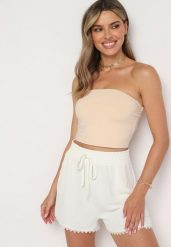 Jasnobeżowe Szorty z Bawełną i Wiskozą z Wysokim Stanem i Gumką w Pasie Zakończone Koronką Sadea. Brązowe szorty damskie Born2be, bez wzorów, z bawełny, z podwyższonym stanem. Za 29.99 zł.