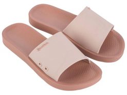 Klapki damskie obuwie plażowe Ipanema Classic Slide Fem. Czerwone klapki damskie Ipanema, z aplikacjami, z gumy, bez obcasa, na płaskiej podeszwie, bez zapięcia. Za 79.00 zł.