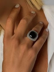 DI GIORGIO Srebrny pierścionek z onyksem rozmiar: 52. Czarne pierścionki damskie DI GIORGIO, z onyksem, srebrne. Za 361.45 zł.